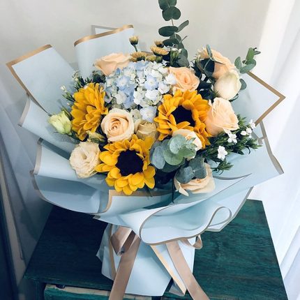 Sunflowers And Champagne Roses Bouquet