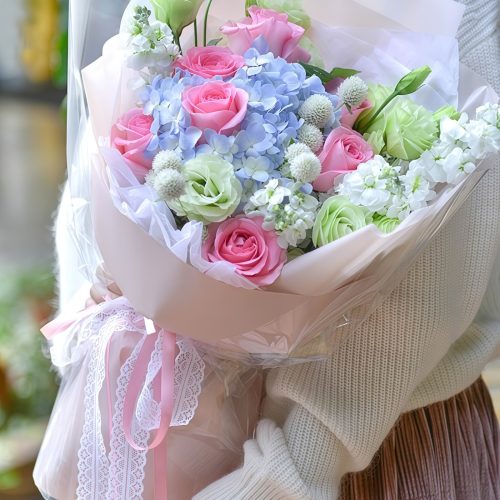 Re-encounter - Pink Roses - Hydrangea Bouquet Re-encounter - Pink Roses - Hydrangea Bouquet