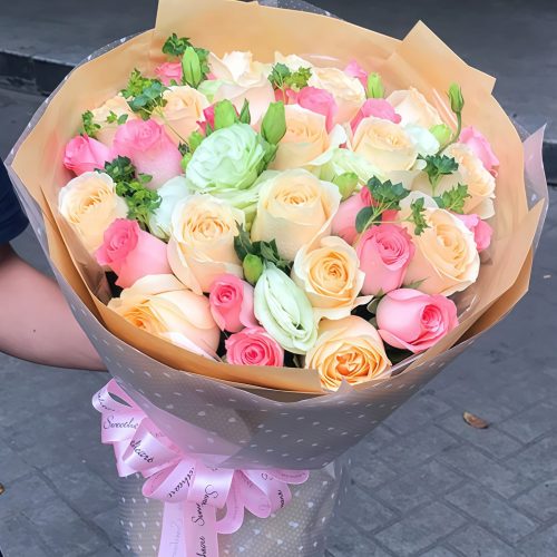 LOVE LOVE LOVE - Champagne Roses - Eustoma Mixed