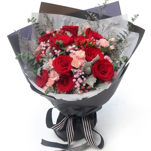Romantic mood - Red roses with matching flowers