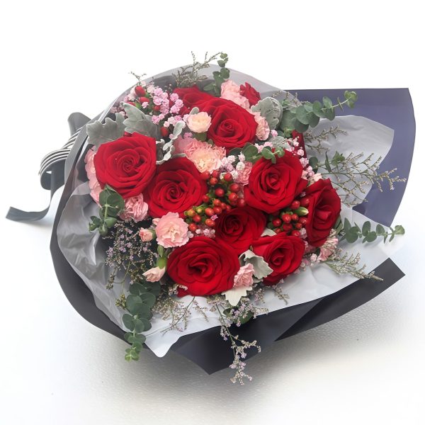 Romantic mood - Red roses with matching flowers