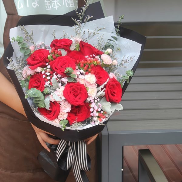 Romantic mood - Red roses with matching flowers