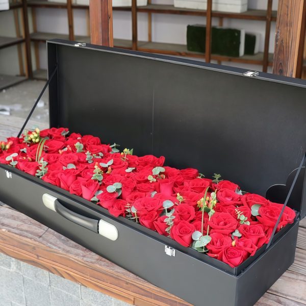 Topic - 99 Red Roses Gift Box