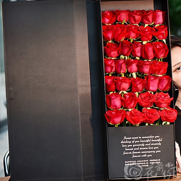 33 Red Roses Gift Set
