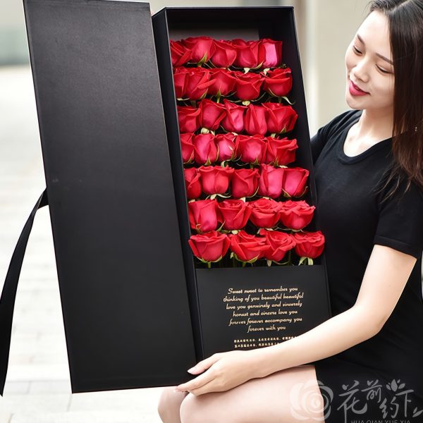 33 Red Roses Gift Set