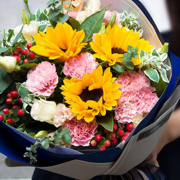 Com o Coração: Girassóis, Cravos e Eustoma My heart goes out to you - Sunflowers and Carnations Eustoma