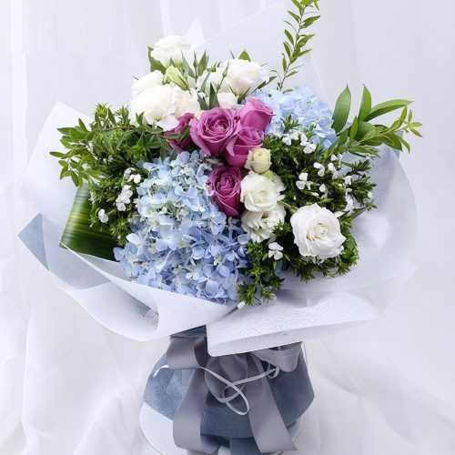 Initial dream - Purple rose mixed with blue hydrangea