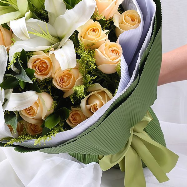 Buquê Lírios Perfumados e Rosas Champanhe Meet - Perfume Lilies - Champagne Roses Bouquet
