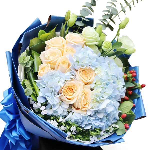 Liebe in der Stadt - Hellblaue Hortensie - Rosenstrauß Love in the City - Light Blue Hydrangea - Rose Bouquet